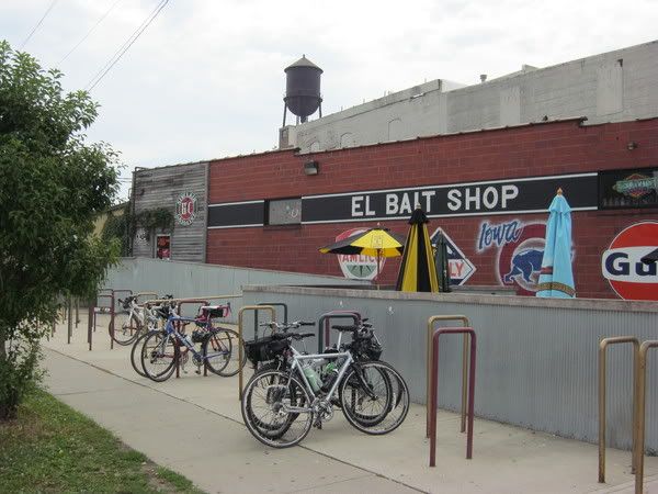 El Bait shop caters to cyclists El Bait shop caters to cyclists