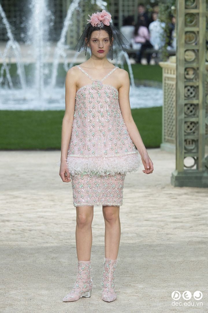 BST-thoi-trang-Chanel-Xuan-2018-Couture 49_zpszr1fk3nw.jpg